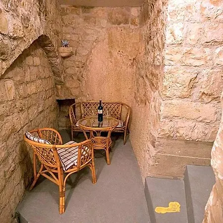Hostel Omis Hotel *